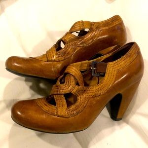 Miz Mooz Soho cognac brown leather retro pumps 8